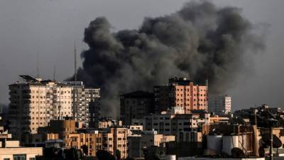 Una serie de ataques contra Israel y los bombardeos de represalia sobre la Franja de Gaza, entre sábado y domingo, dejaron al menos 23 muertos entre palestinos e israelíes, informaron las autoridades. AFP