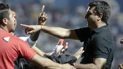 Diego Vásquez, en plena trifulca en el clásico capitalino. Foto Juan Salgado