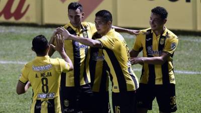 Los jugadores del Real España celebrando el segundo gol contra el Honduras Progreso. Foto Yoseph Amaya