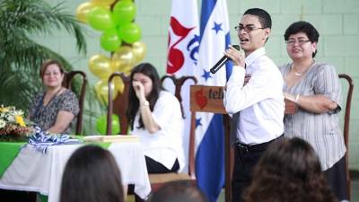 Jonathan Josué presenta dificultades al hablar, pero con todo su esfuerzo agradeció el apoyo.