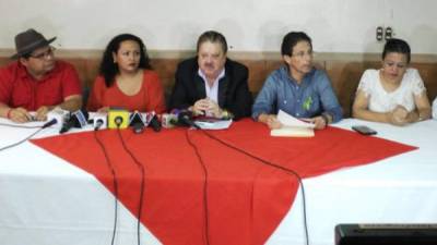 Líderes del los movimientos Unámonos y la Alianza Popular Progresista durante una conferencia de prensa.