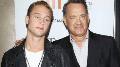 Chet y su famoso padre, el actor de Hollywood Tom Hanks.