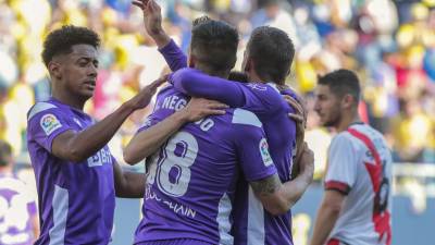 Choco Lozano celebrando uno de los dos goles que le dieron la victoria al Cádiz ante Rayo Vallecano.