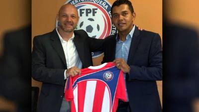 Amado Guevara cuando fue presentado como entrenador de Puerto Rico.