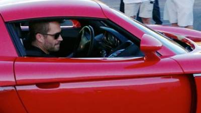 En las imágenes Paul Walker aparece muy sonriente junto a su amigo Roger Rodas.