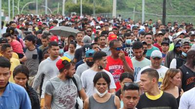 Más de 11,000 migrantes centroamericanos y de otras nacionalidades se encuentran en Tapachula por el bloqueo de la Guardia Nacional.