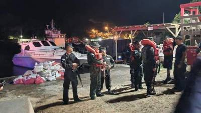 El equipo salió a eso de la 1:00 pm del apostadero naval de Roatán en la lancha en la que viajan diez personas que participarían en una exhumación de un caso en investigación.