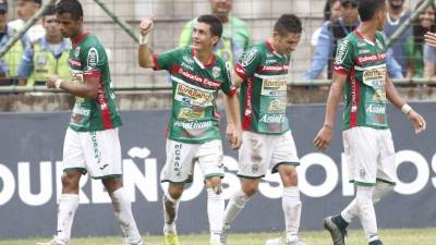 Víctor Berríos mientras celebraba su gol.
