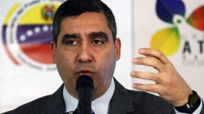 El ministro del Interior de Venezuela, Miguel Rodríguez Torres, habla hoy, viernes 2 de mayo de 2014, durante una rueda de prensa en la sede del ministerio en Caracas (Venezuela). EFE