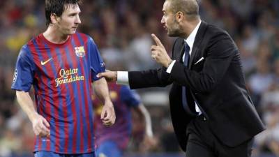Messi le guarda mucho cariño a Pep Guardiola.