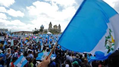 Miles de guatemaltecos, liderados por los estudiantes universitarios, decidieron no reconocer a Otto Pérez Molina como actual presidente del país y le exigen su inmediata renuncia.