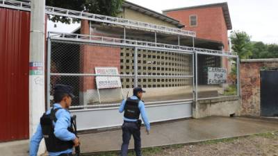 La Policía mantendrá vigilancia permanente en la Escuela del Vidrio para que siga funcionando.