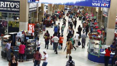 Ambiente festivo, ofertas y promociones se ven en la Gran Central Metropolitana.