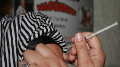 Sampedranos acuden a vacunarse al Mario Rivas