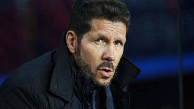 El entrenador argentino del Atlético de Madrid Diego Pablo Simeone durante el partido de ida de cuartos de final de la Liga de Campeones. Foto EFE/ Alejandro García.