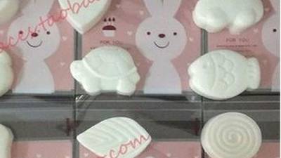 Al ver el auge de sus productos, la mujer decidió darles forma a los jabones con figuritas. Foto tomada de Insolitasnoticias.