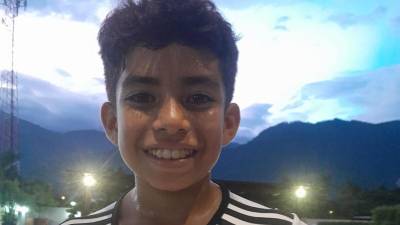 El pequeño Allan Ricardo posó para el lente de Diario LA PRENSA. El niño está feliz tras la oportunidad que le brindará Real Madrid.