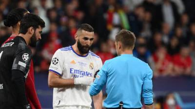 El árbitro Clément Turpin anuló el gol del Real Madrid.