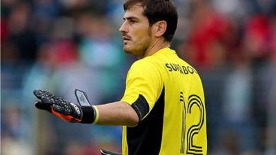 Casillas asegura que espera enfrentar al Real Madrid en la Supercopa de Europa.