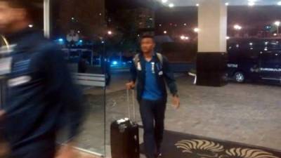 Los jugadores hondureños visiblemente cansados llegaron a un conocido hotel de Puerto Ordaz.