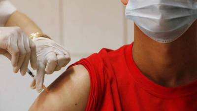 La vacuna estará disponible para adolescentes de 15 a 17 años. EFE.