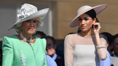 Camilla, duquesa de Cornualles, junto a Meghan Markle durante la celebración del 70 cumpleaños del príncipe Carlos este 22 de mayo. Foto AFP.