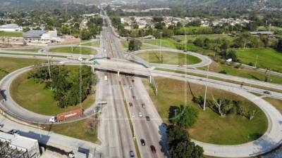 Los expertos consideran que obras como el Paso Merendón, aunque estéticamente se ve bien, no es de utilidad en este momento porque hay sitios donde se necesita inversión con más urgencia. Otros puentes construidos sí han ayudado. Fotos La Prensa, Yoseph Amaya.