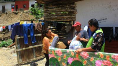 Francisco Fuentes, recibió agradecido la ayuda de Copeco ayer en la Primavera.