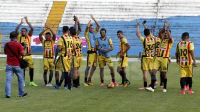 Los jugadores del Real España esperaron en el campo, pero el Marathón no se presentó y se fue del estadio Olímpico. Foto Delmer Martínez