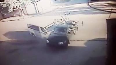 En el video se evidencia como los militares salen 'volando' tras el impacto ocurrido en San Pedro Sula.