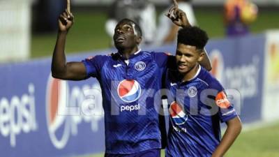 Javier Estupiñán celebrando su gol marcado a la UPN.