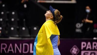 Dayana Yastremska lució la bandera de su amada Ucrania.