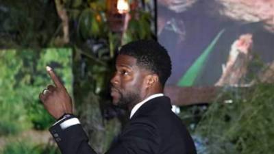 Hart, que el martes anunció que iba presentar los próximos Óscar, renunció hoy a ser el maestro de ceremonias de la gala más importante del cine por la polémica suscitada por unos tuits antiguos suyos con contenido homófobo.