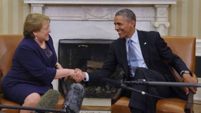 El presidente de EE.UU., Barack Obama, consideró hoy que Chile es un 'modelo de democracia' en Latinoamérica, una región donde aún persisten 'puntos de conflicto' en esa área, durante su reunión con la mandataria chilena, Michelle Bachelet, en la Casa Blanca. AFP