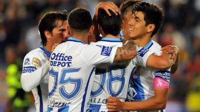 Los jugadores del Pachuca celebrando uno de los goles contra el Santos. Foto AFP