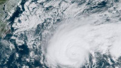 Imagen satelital muestra al huracán Humberto alejarse de la costa este de EEUU. Foto: AFP