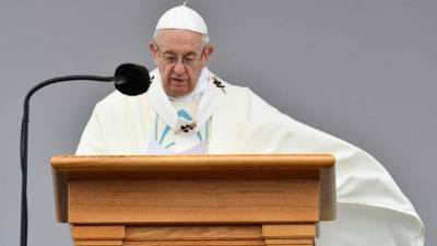 El pontífice condena una vez más la violencia ciega en Colombia.