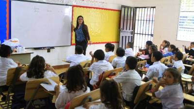 Alumnos de la escuela José Trinidad Cabañas.