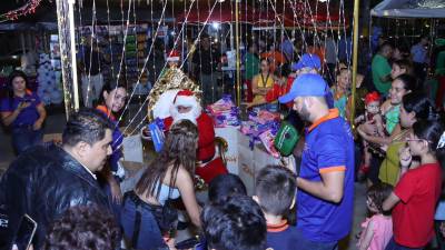 Está ubicada en la Plaza de las Banderas.