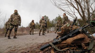 Reservistas de Ucrania en maniobras militares cerca de Kiev. EFE/EPA/SERGEY DOLZHENKO