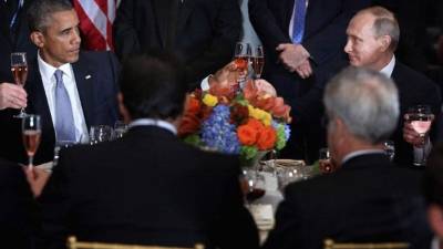 Mirada de hielo. El frío brindis entre Obama y Putin.