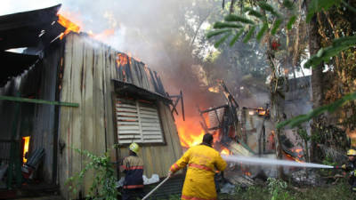 El incendio se registró en la 1 y 2 calle de la 11 avenida del barrio Guamilito.