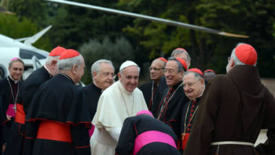 Latercera.com resalta la estrecha relación entre el cardenal hondureño y el Papa.