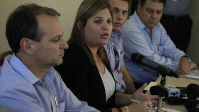 Luis Larach, junto a la presidenta saliente del Cohep Aline Flores, y los empresarios Alberto Bográn y Daniel Aguilar.