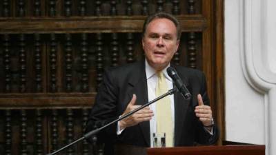 El diplomático peruano, Harold Forsyth, renunció a su cargo como embajador ante la OEA condenando “el régimen” de Castillo.