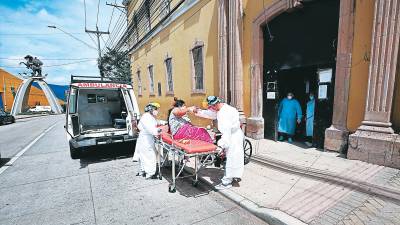 Pacientes covid-19 ingresando en el Hospital San Felipe. 09 de Septiembre 2021.