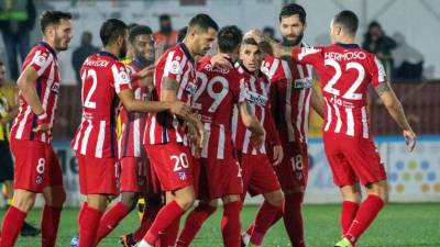 Los jugadores del Atlético de Madrid celebran su segundo gol ante el Cardassar en partido de la primera ronda de la Copa del Rey. Foto EFE