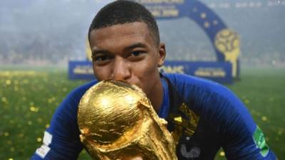 Kylian Mbappé a los 19 años ha logrado coronarse campeón del Mundial de Rusia 2018 con Francia. Foto AFP
