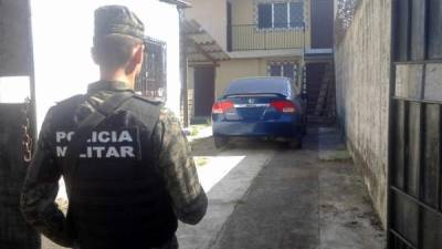 Ayer la Policía Militar encontró el automóvil en el que se habría cometido el asalto contra dos hombres en la Avenida Circunvalación el 24 de diciembre.