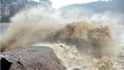 Las lluvias torrenciales y tormentas ya han comenzado a azotar el este de Cantón, el sur de Fujian y la parte meridional de Taiwán, situación que se espera que se prolongue al menos durante las próximas 24 horas. Foto Archivo AFP